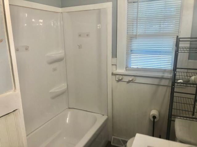 906 S 3rd St, Effingham, IL 62401 - bathroom with toilet and bathtub / shower combination