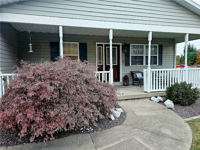 property entrance featuring a porch