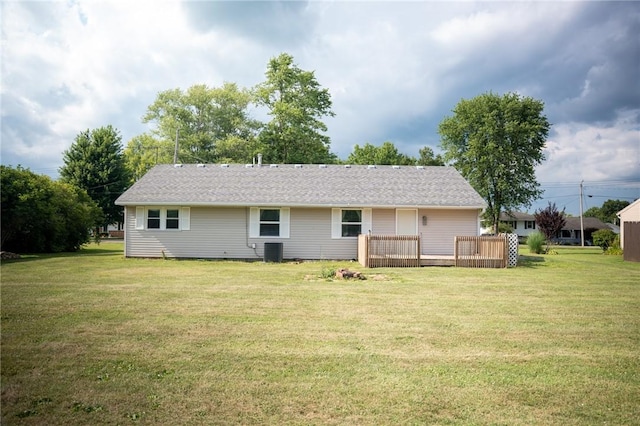 16 Franklin Rd, Bismarck, IL 61814 - rear view of property featuring a yard