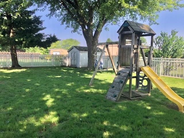 1213 Collins Dr, Effingham, IL 62401 - view of play area featuring a fenced backyard and a storage shed
