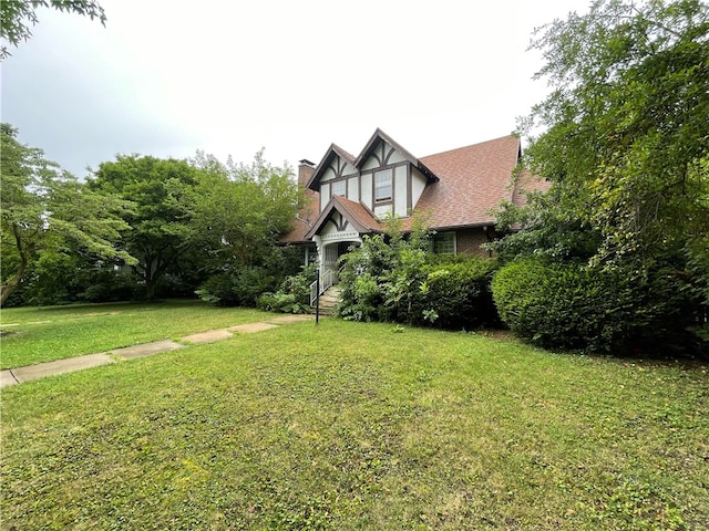 view of front of property with a front lawn