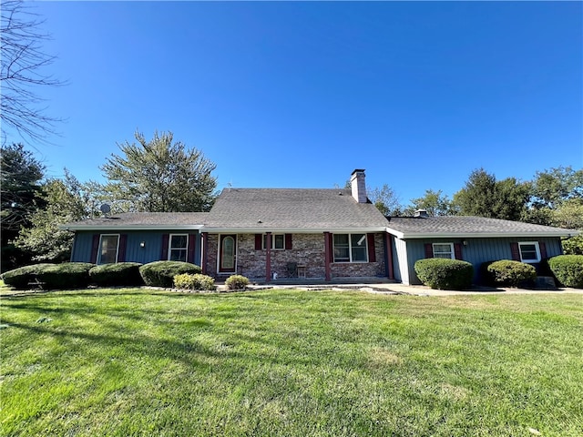 single story home with a front lawn