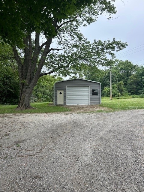 3221 E Lake Paradise Rd, Mattoon, IL 61938 - view of detached garage
