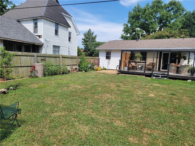 517 W Union St, Nokomis, IL 62075 - fenced backyard with a wooden deck
