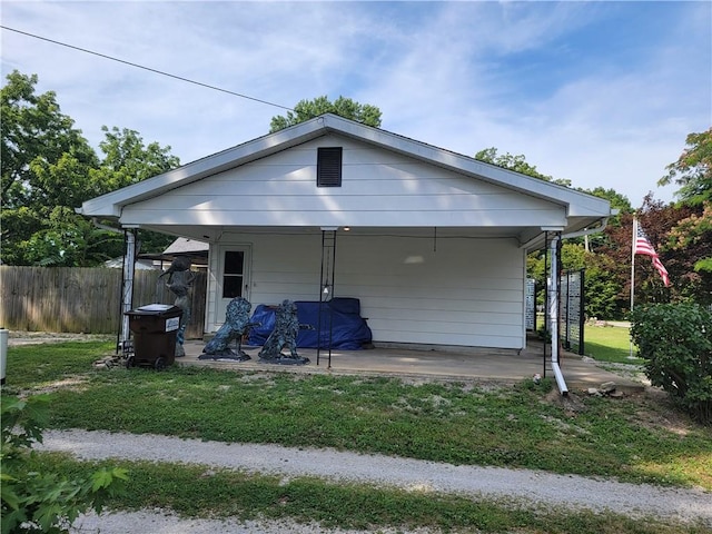517 W Union St, Nokomis, IL 62075 - rear view of house with a patio