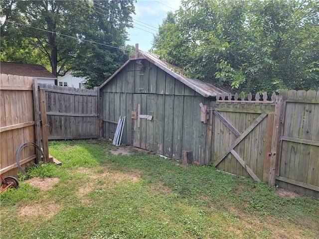 517 W Union St, Nokomis, IL 62075 - view of outbuilding with a fenced backyard and a gate