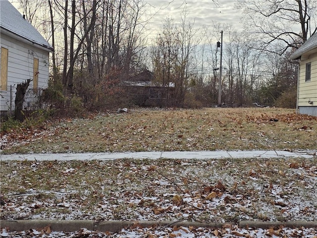 view of yard layered in snow