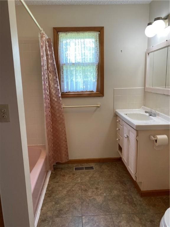 902 1st St, Charleston, IL 61920 - full bath with tasteful backsplash, vanity, shower / bath combination with curtain, and toilet