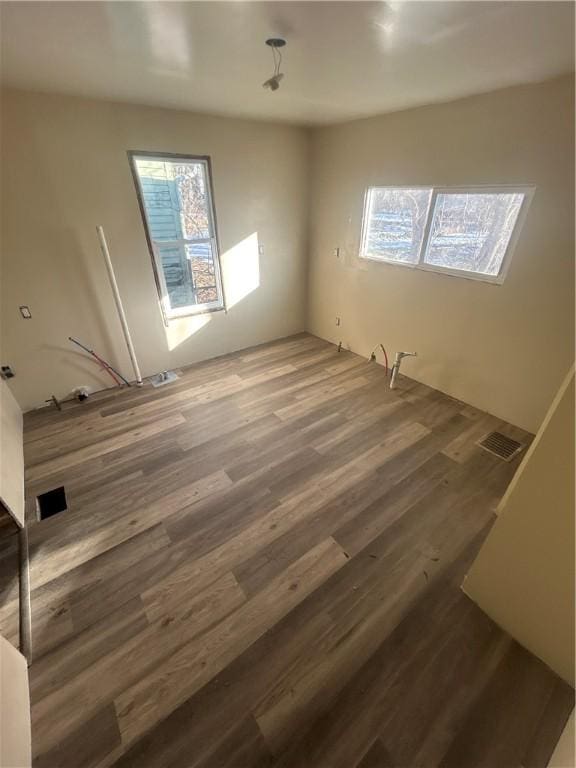 spare room featuring dark wood-style flooring and visible vents