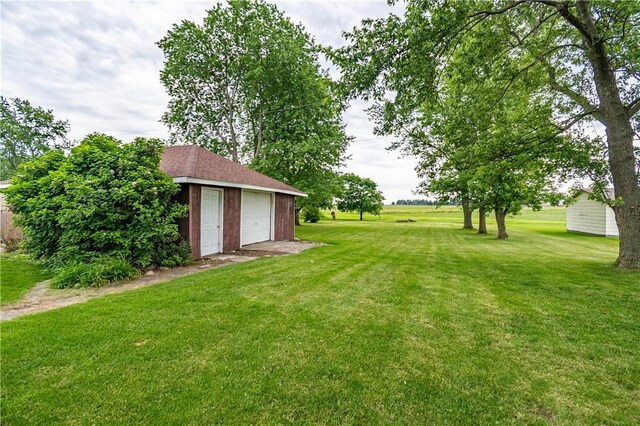 685 E Main St, Warrensburg, IL 62573 - view of green lawn featuring an outdoor structure and a detached garage
