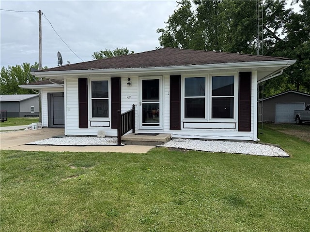 102 W Adams St, Toledo, IL 62468 - view of front of property with a front yard and a detached garage