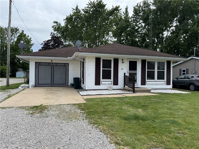 102 W Adams St, Toledo, IL 62468 - ranch-style house featuring a front yard, gravel driveway, and roof with shingles