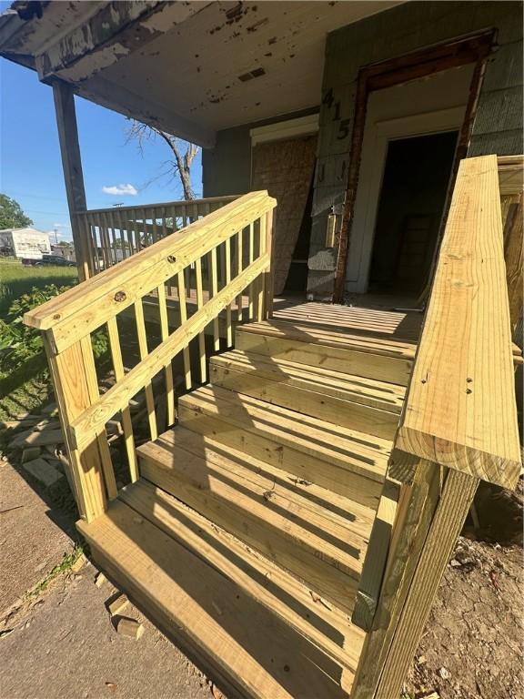 415 W Green St, Decatur, IL 62522 - view of deck
