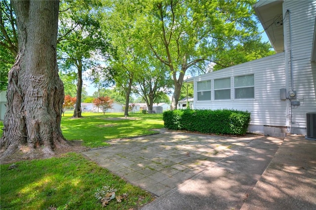 325 S Durfee St, Warrensburg, IL 62573 - view of grassy yard featuring a patio area