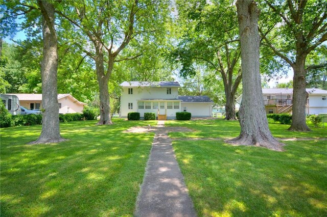 325 S Durfee St, Warrensburg, IL 62573 - view of front of house featuring a front yard