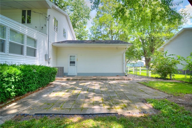 325 S Durfee St, Warrensburg, IL 62573 - garage featuring a gate