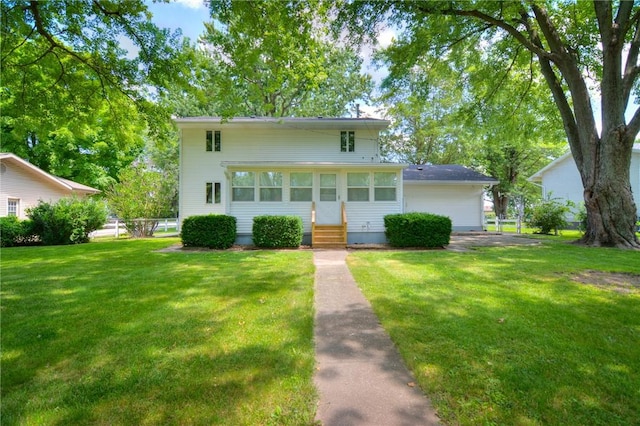 325 S Durfee St, Warrensburg, IL 62573 - view of front of property featuring entry steps and a front lawn