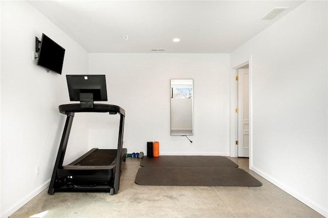 9219 E Best Ct, Effingham, IL 62401 - workout room featuring baseboards and recessed lighting