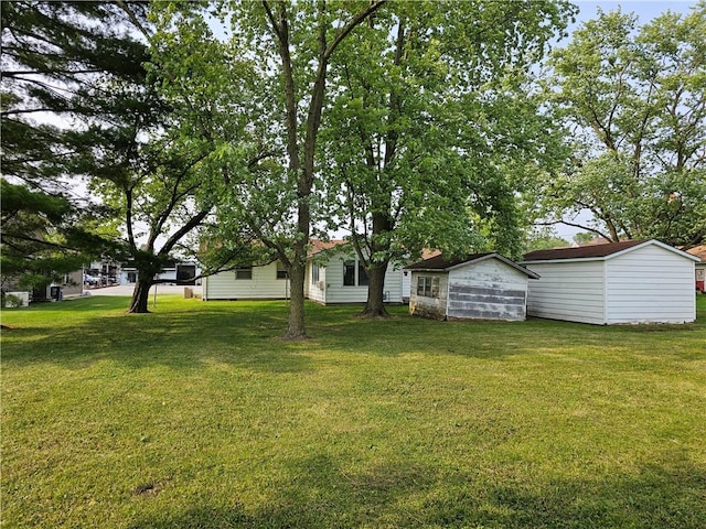 202 E Madison St, Toledo, IL 62468 - view of grassy yard