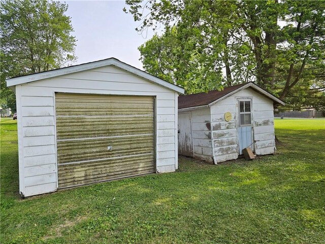 202 E Madison St, Toledo, IL 62468 - view of detached garage