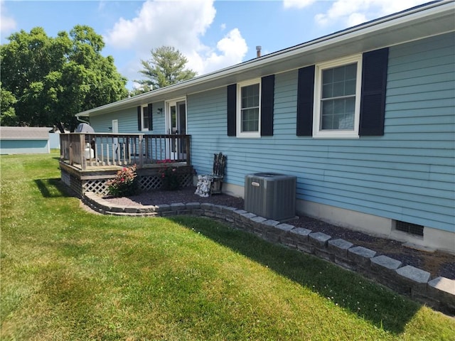803 S Lafayette St, Newton, IL 62448 - view of side of property with a deck and a yard