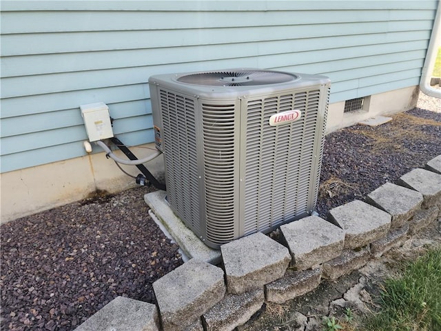 803 S Lafayette St, Newton, IL 62448 - exterior view of a central air condition unit and crawl space