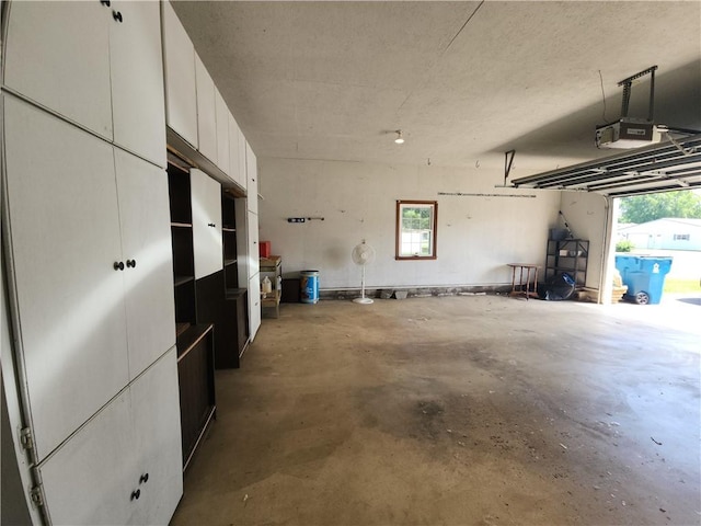 803 S Lafayette St, Newton, IL 62448 - garage with a garage door opener