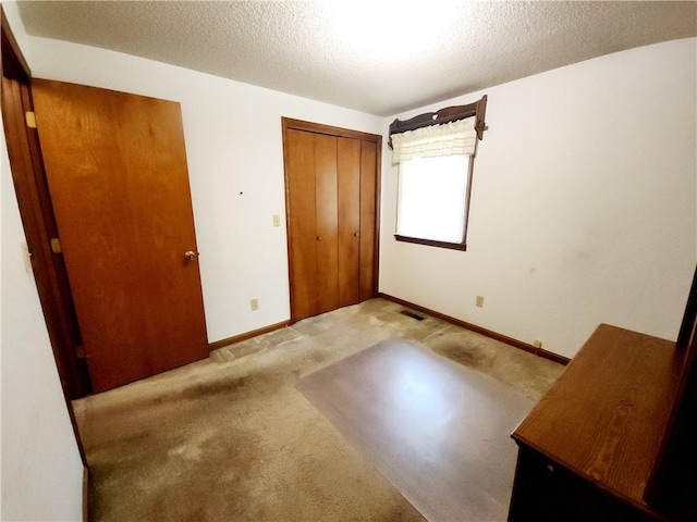 803 S Lafayette St, Newton, IL 62448 - unfurnished bedroom with carpet floors, a closet, and a textured ceiling