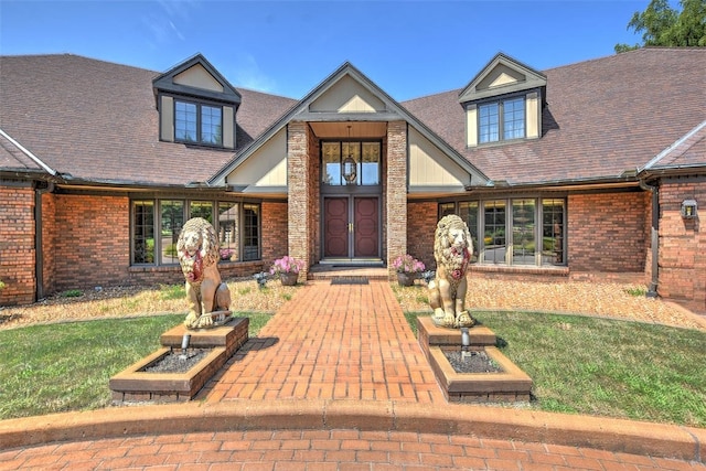 view of front of home with a front yard