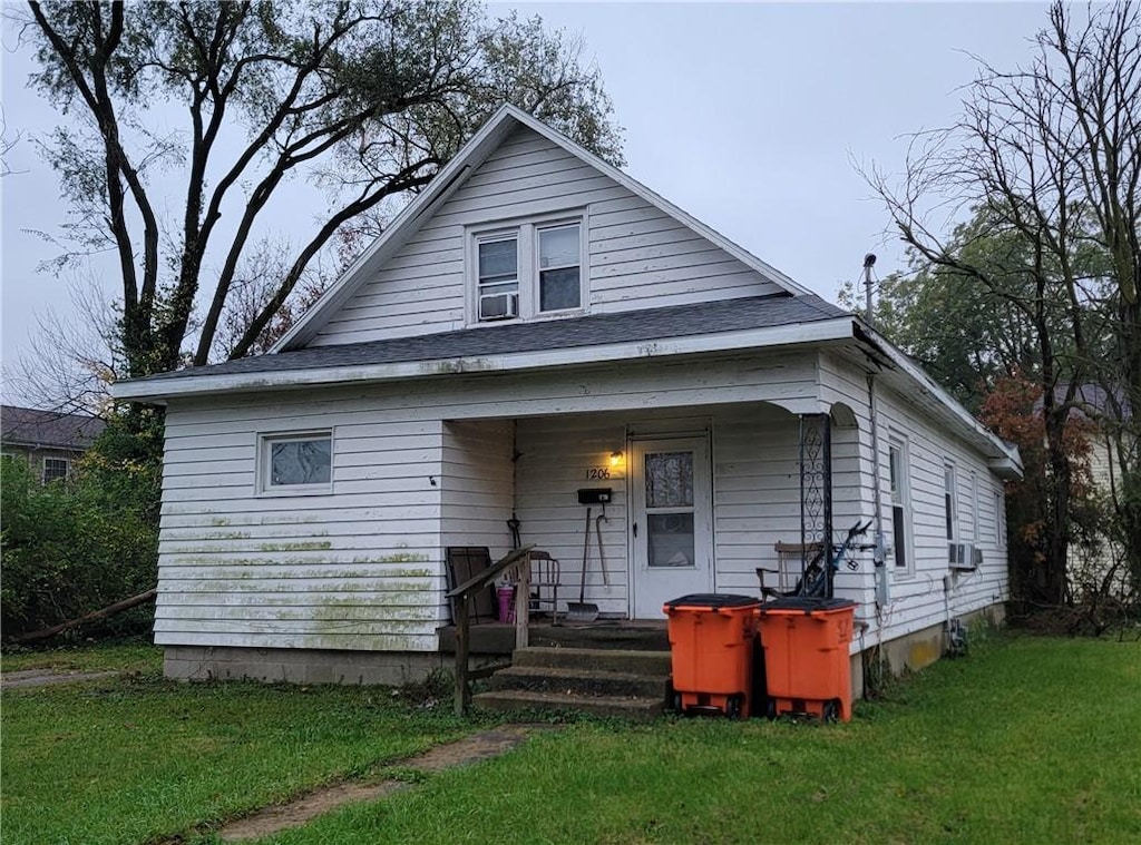 1206 Garfield Ave, Charleston, IL 61920 - view of front of home with a front lawn