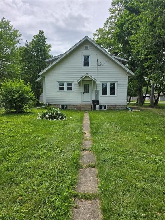 107 S Edwards St, Altamont, IL 62411 - back of property featuring a lawn