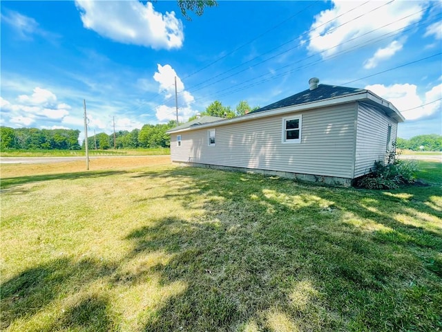 14014 E US Highway 40, Marshall, IL 62441 - view of side of home featuring a yard