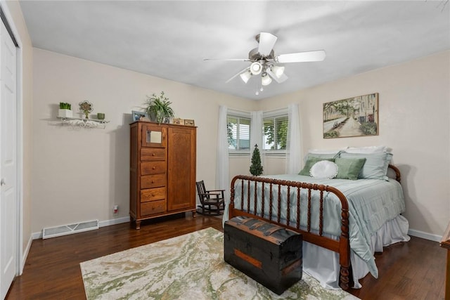 101 Willow Dr, Farina, IL 62838 - bedroom featuring dark wood-style flooring and a ceiling fan