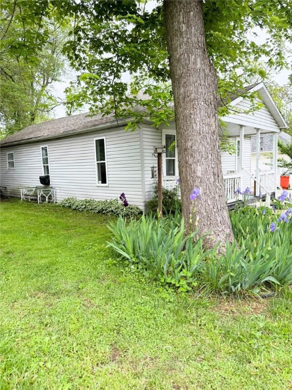 709 10th St, Charleston, IL 61920 - back of property with a yard