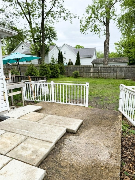 709 10th St, Charleston, IL 61920 - view of patio / terrace