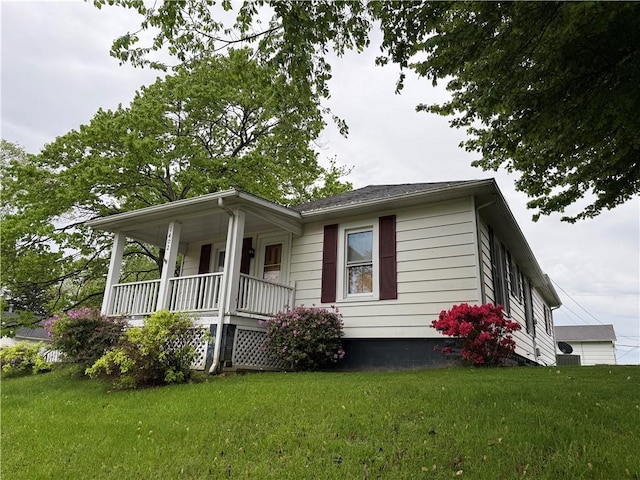 1402 Randolph St, Vandalia, IL 62471 - exterior space with covered porch and a front lawn