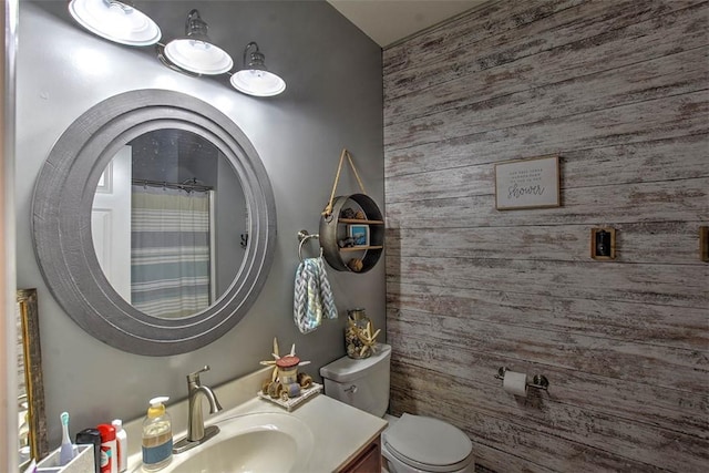 bathroom with vanity, a shower with curtain, and toilet