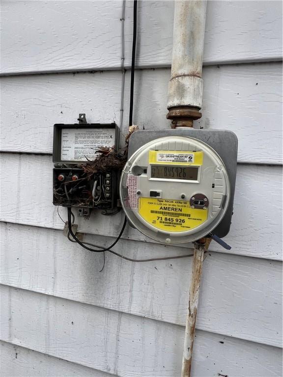 705 Orlando Dr, Robinson, IL 62454 - exterior view of electric meter