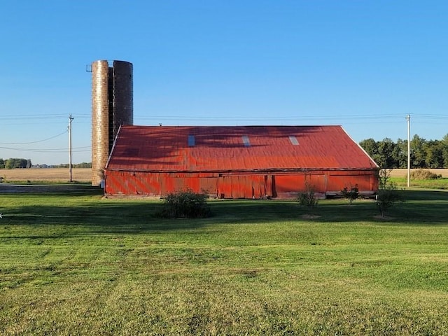 view of outdoor structure with a lawn