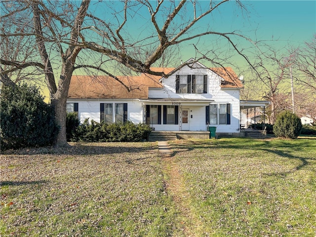 view of front of property featuring covered porch and a front yard