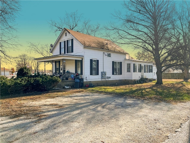 view of front of property featuring covered porch