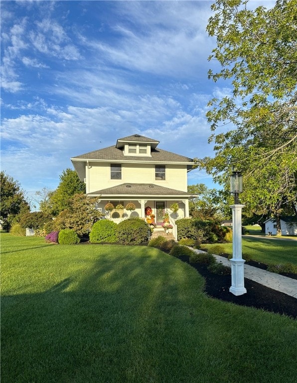 view of front facade featuring a front yard and a porch