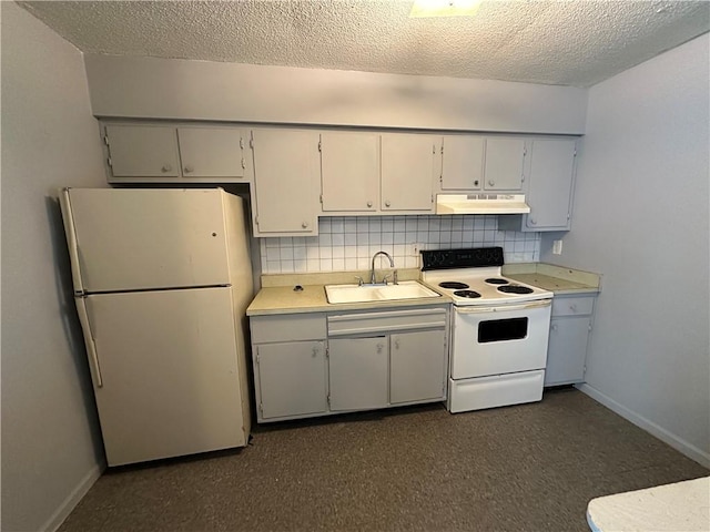 kitchen featuring decorative backsplash, a sink, light countertops, under cabinet range hood, and white appliances