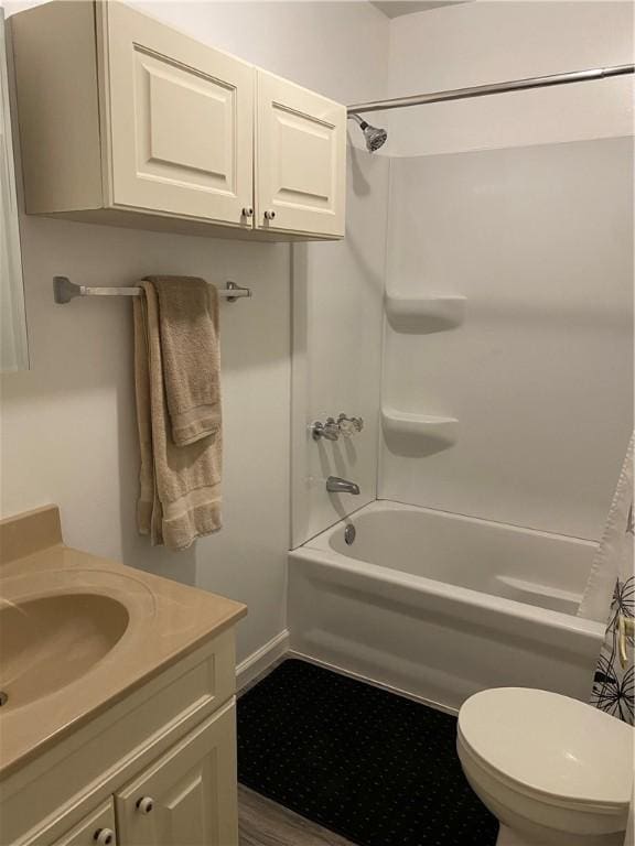 102 10th St, Charleston, IL 61920 - full bath featuring shower / bath combination with curtain and vanity