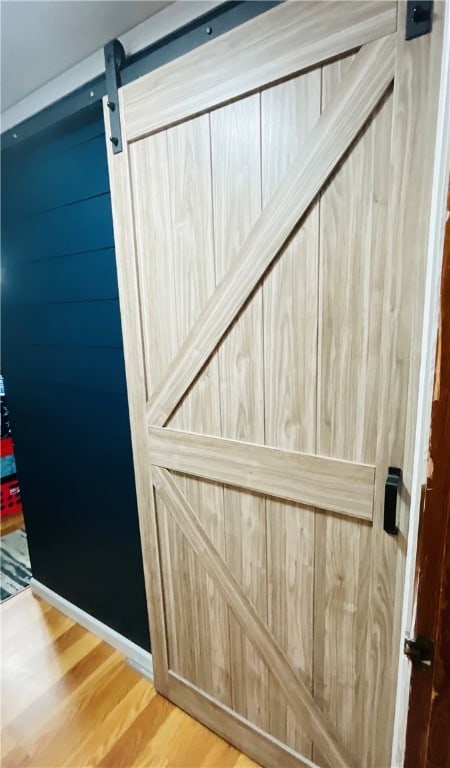 details featuring hardwood / wood-style flooring and a barn door