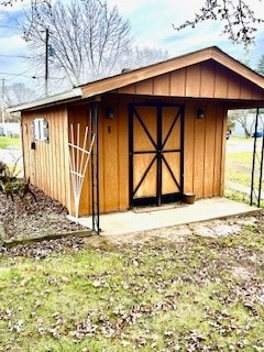 view of outbuilding