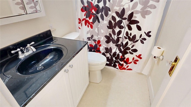 bathroom featuring toilet, vanity, and a shower with curtain