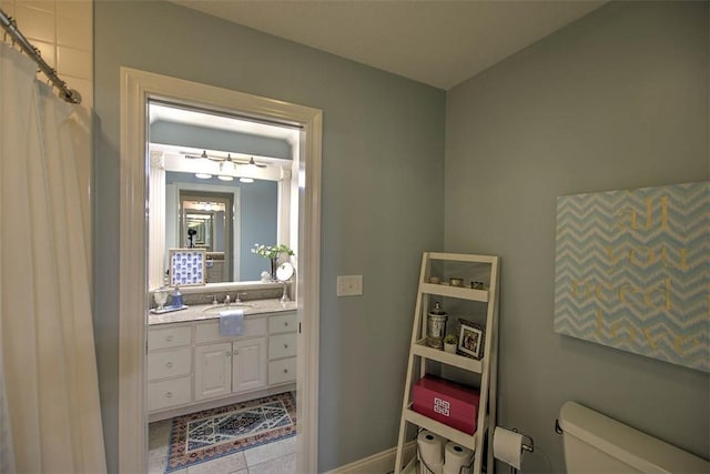 4140 S Lake Ct, Decatur, IL 62521 - full bathroom with toilet, a shower with shower curtain, baseboards, and vanity