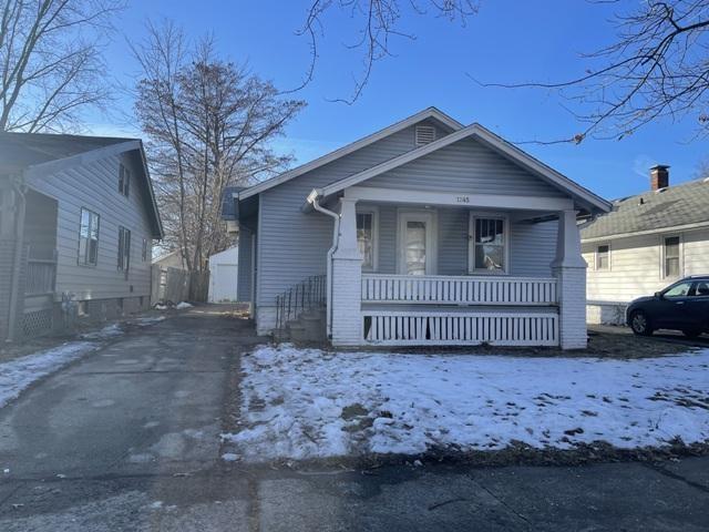 bungalow featuring covered porch