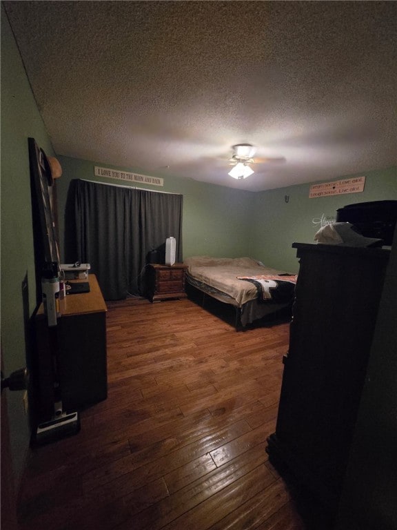208 Roosevelt St, Paris, IL 61944 - bedroom with dark wood-type flooring, a textured ceiling, and a ceiling fan
